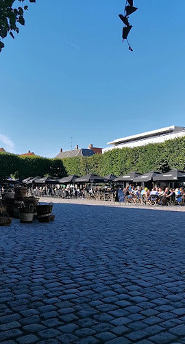 Cafe Typhon Udenfor