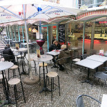 Lucky Sushi, Udenfor