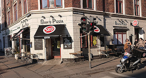 Sam's Pizza Udenfor