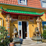 Dong-fang Udenfor
