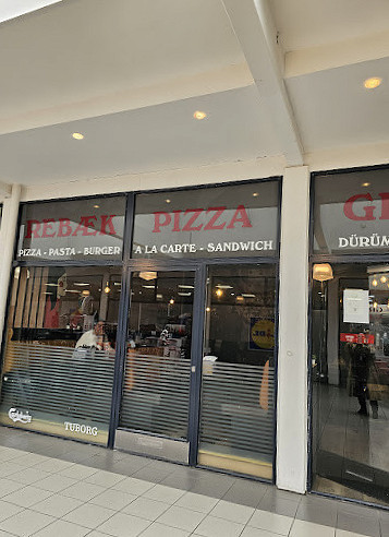 Rebaek Pizza Udenfor
