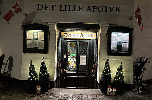 Det Lille Apotek Udenfor