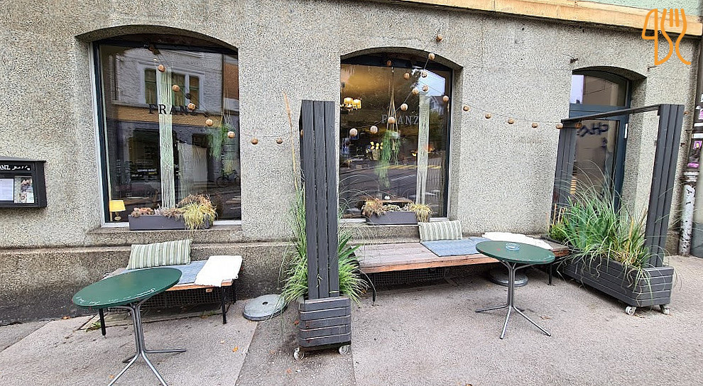 Funder Gf's Kantine Udenfor