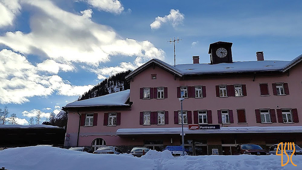 Kinda Cafeteria Og Grilk Udenfor