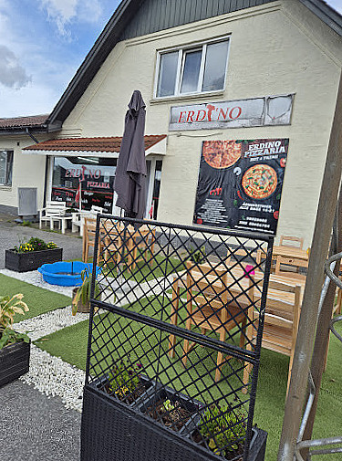 Pips Pizza Udenfor