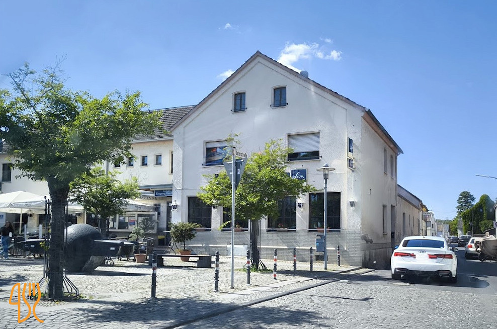Den Gyldne Hane Udenfor