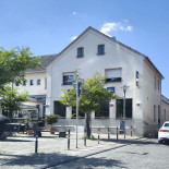 Den Gyldne Hane Udenfor