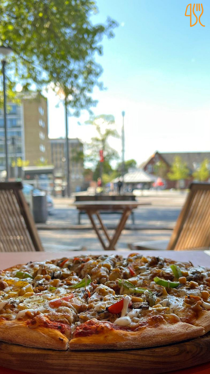 Delicato Stenovns Pizza Udenfor