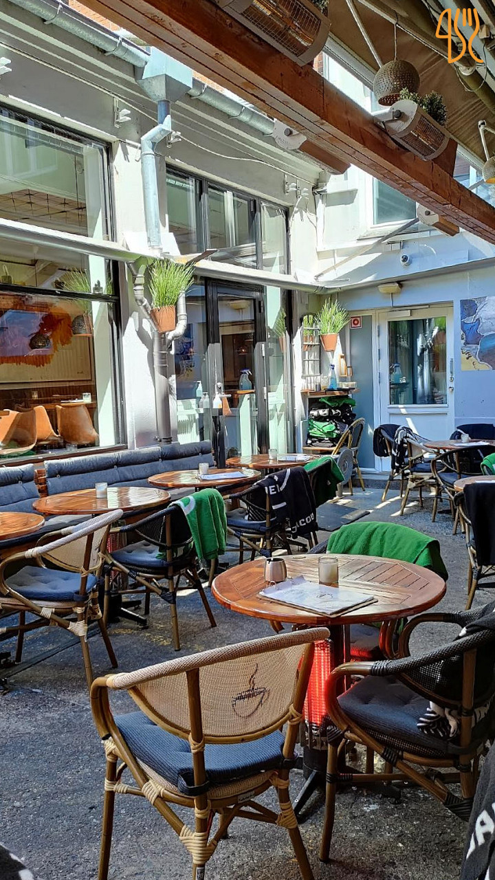 Sirup's Coffee Wine Udenfor