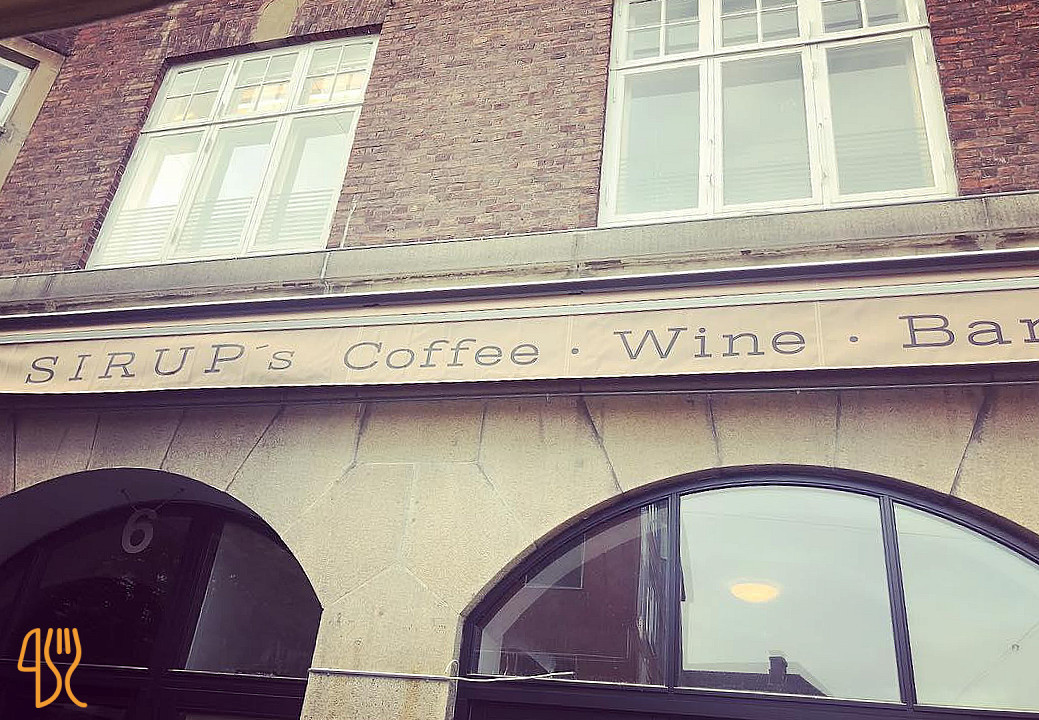Sirup's Coffee Wine Udenfor