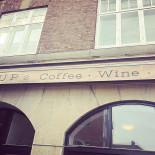 Sirup's Coffee Wine Udenfor