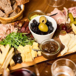 Salute Wine Food Drik