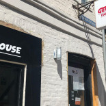 Grab Go Foodhouse Udenfor