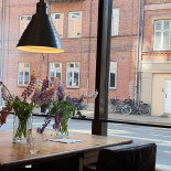 Cafe-paraplyen Udenfor