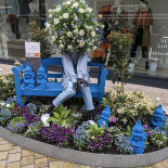 Blomsten Og Bien Udenfor