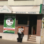 Pizza La Mama Udenfor