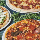 Tinos Pizzeria Mad