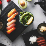 Lucky Sushi, Drik