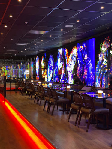 Den Niende. Udenfor