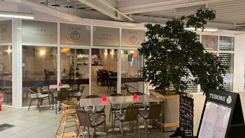 Bergs Snackbar Og Cafe Udenfor