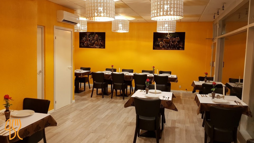 Golden Indian Take Away Udenfor