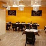 Golden Indian Take Away Udenfor