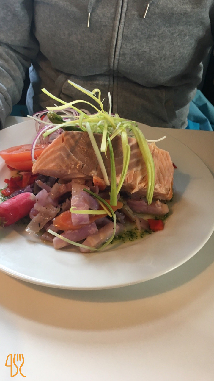 B's Fiskevaerksted Inde