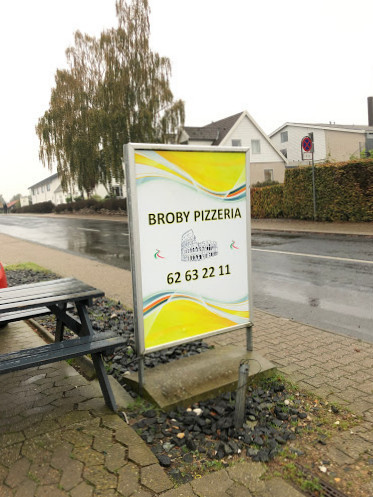 Broby Pizzeria Overfor Efterskolen Pizzaria Udenfor
