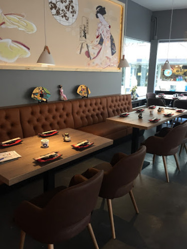 Tatami Sushi Udenfor