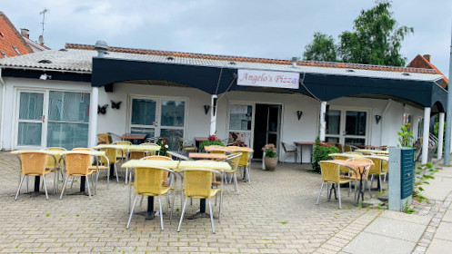 Angelo's Pizza Udenfor
