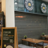 Cafe 1104 Burgers Shakes Udenfor