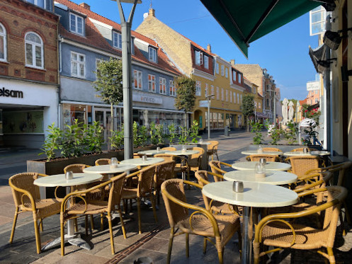 Hop In Cafe Inde