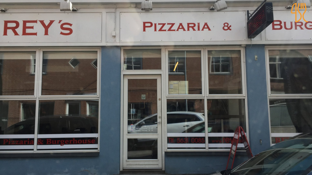 Reys Pizzeria Og Burger House Udenfor