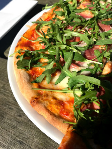 Pizzaspecial Udenfor