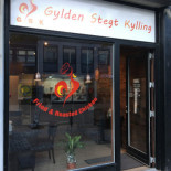 Gylden Stegt Kylling Inde