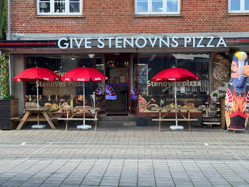 Give Stenovns Pizza Udenfor