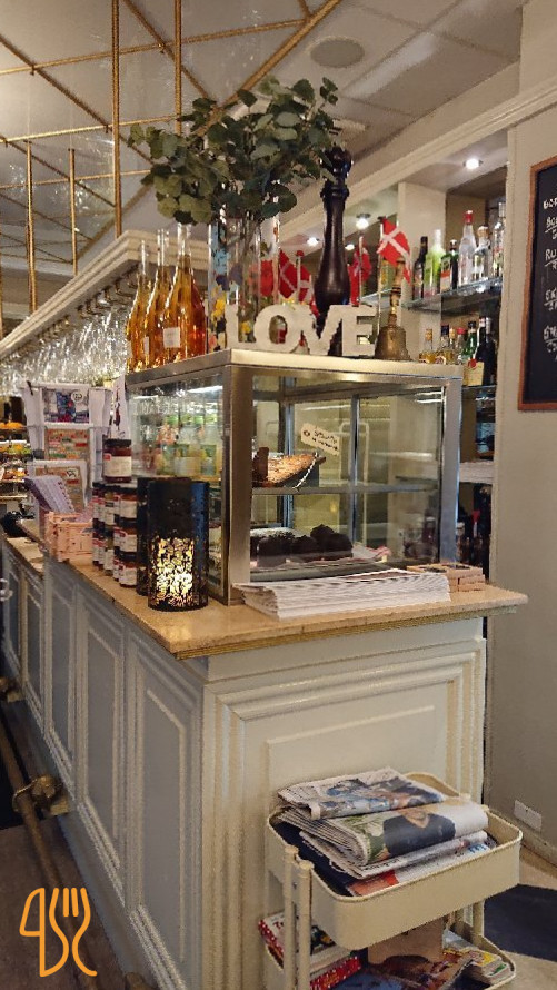 Cafe Peace Udenfor
