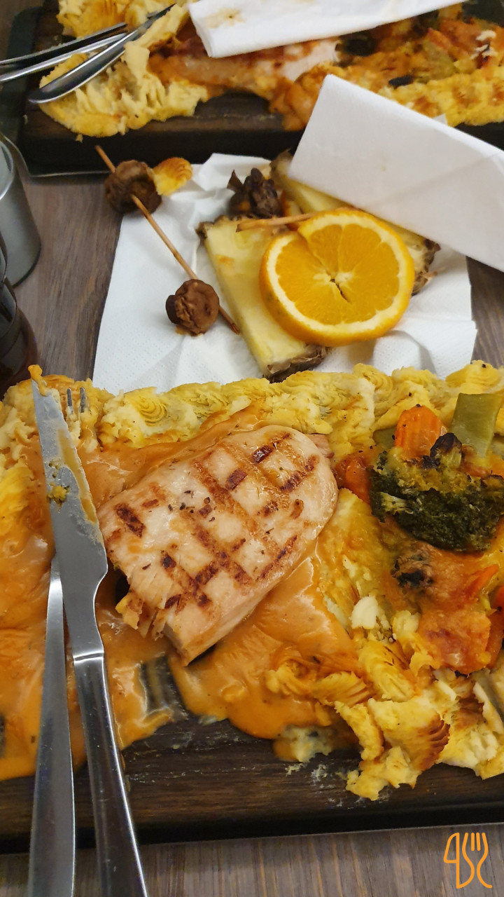 Cafe Noah Mad