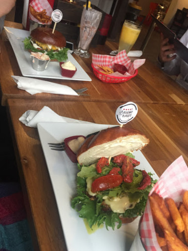 Broadway Burgers Inde