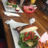 Broadway Burgers Inde