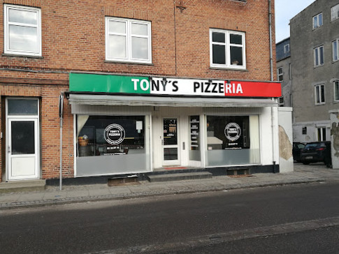 Tony's Pizzeria Udenfor