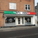Tony's Pizzeria Udenfor
