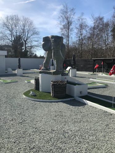 Lyngens Cafe Og Minigolf Inde