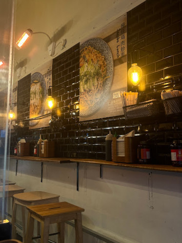 Momo Wok Box Udenfor