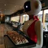 9-ni Running Sushi Udenfor