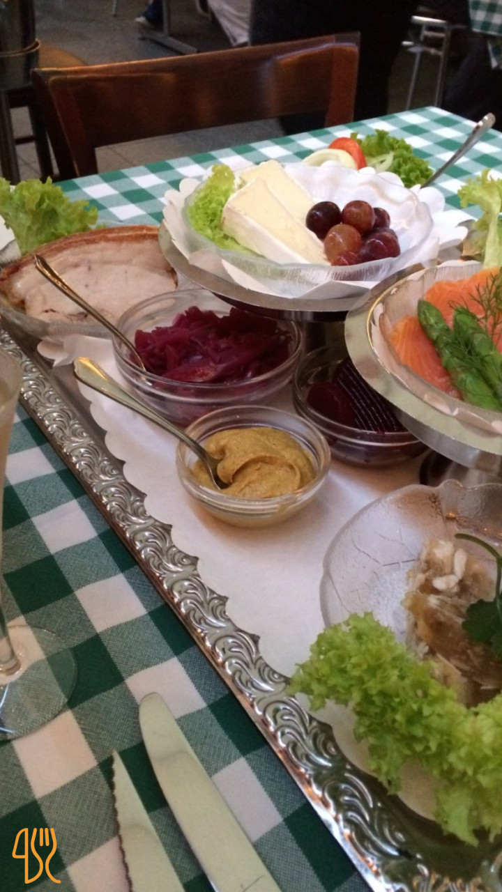 Hansens Gamle Familiehave Inde