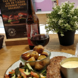 Cafe 1104 Burgers Shakes Udenfor