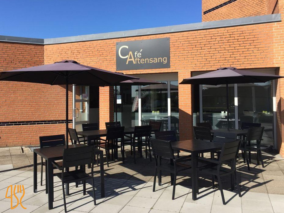 Cafe Aftensang Udenfor