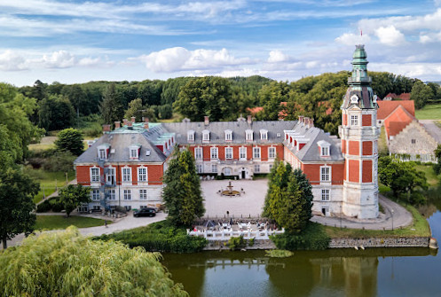 Hvedholm Slot Udenfor