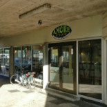 Dino's Udenfor